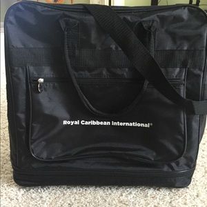 Carry on spinner luggage